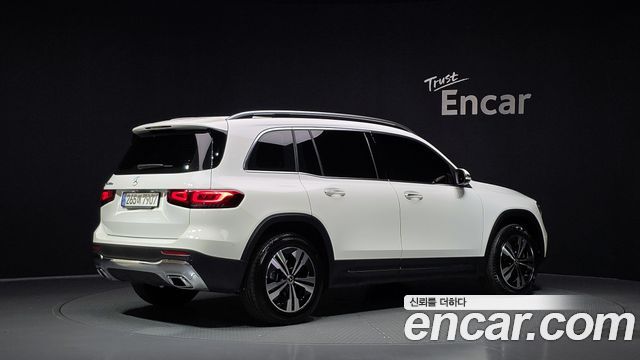 Mercedes-Benz GLB-Class 2023 — photo 2