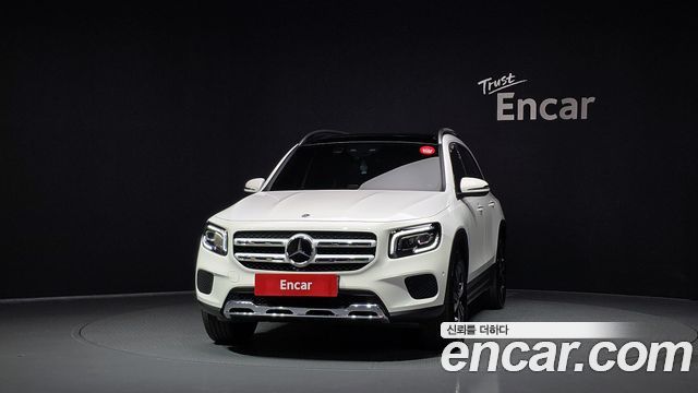 Mercedes-Benz GLB-Class 2023 — photo 3