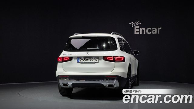 Mercedes-Benz GLB-Class 2023 — photo 4