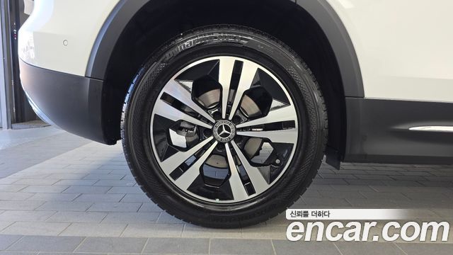Mercedes-Benz GLB-Class 2023 — photo 5