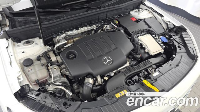 Mercedes-Benz GLB-Class 2023 — photo 6