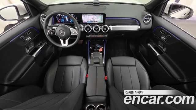 Mercedes-Benz GLB-Class 2023 — photo 10