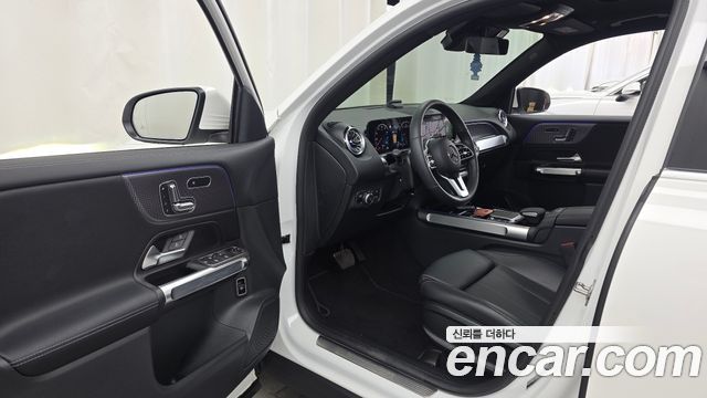 Mercedes-Benz GLB-Class 2023 — photo 13