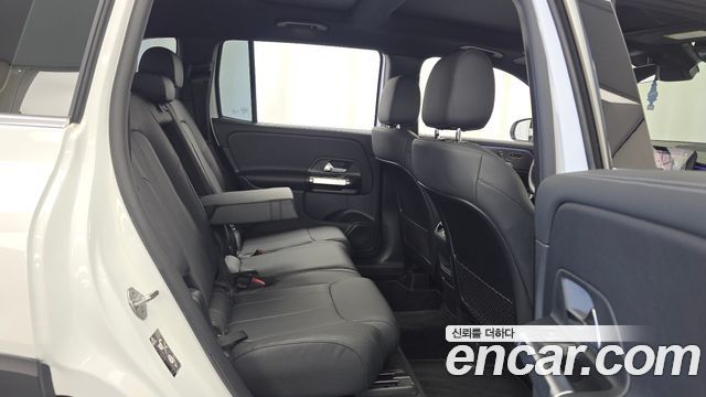 Mercedes-Benz GLB-Class 2023 — photo 18