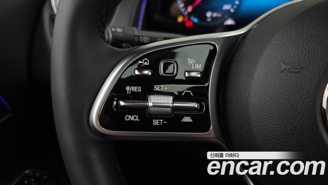 Mercedes-Benz GLB-Class 2023 — photo 23