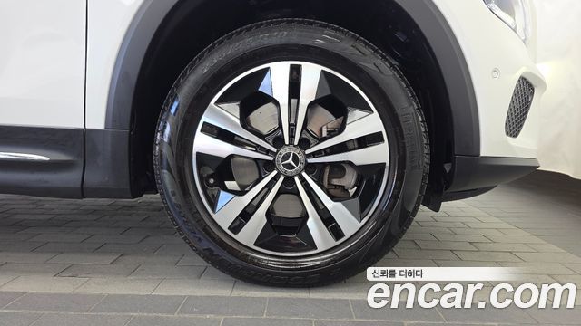 Mercedes-Benz GLB-Class 2023 — photo 7