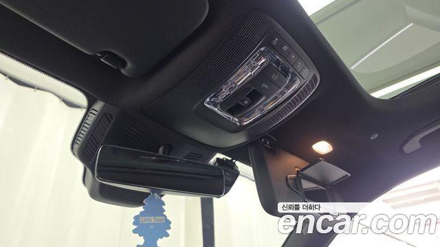 Mercedes-Benz GLB-Class 2023 — photo 27