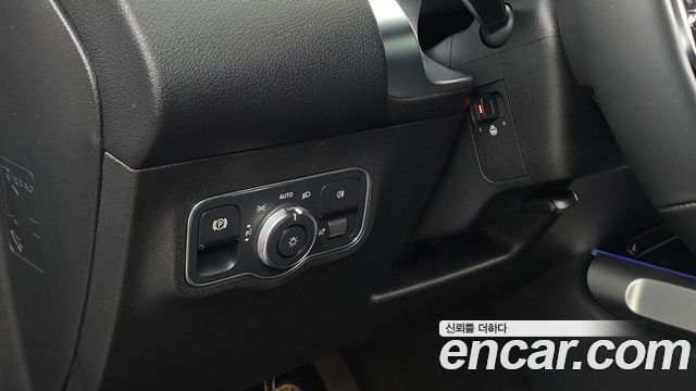 Mercedes-Benz GLB-Class 2023 — photo 29