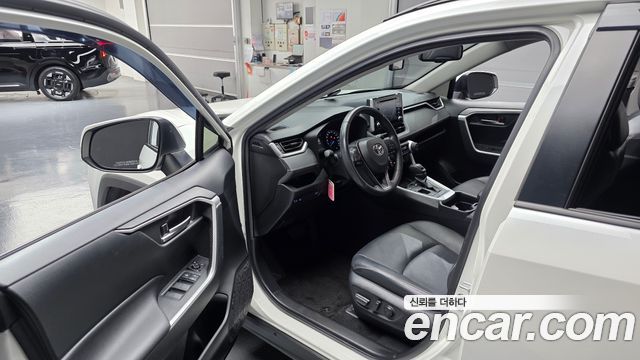 Toyota RAV4 2019 — photo 13