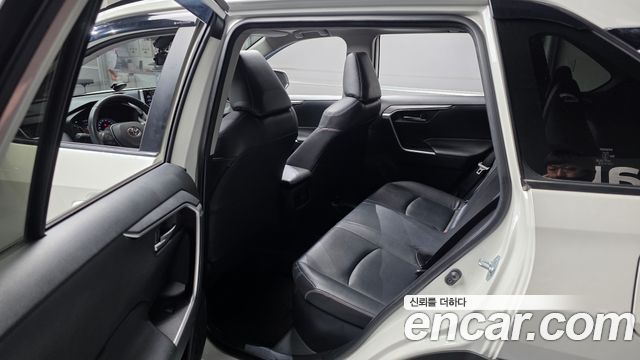 Toyota RAV4 2019 — photo 17