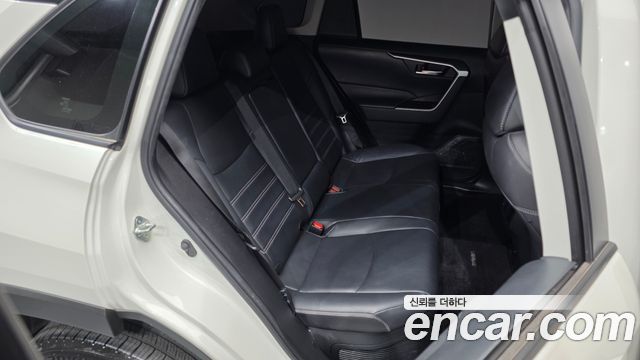 Toyota RAV4 2019 — photo 18