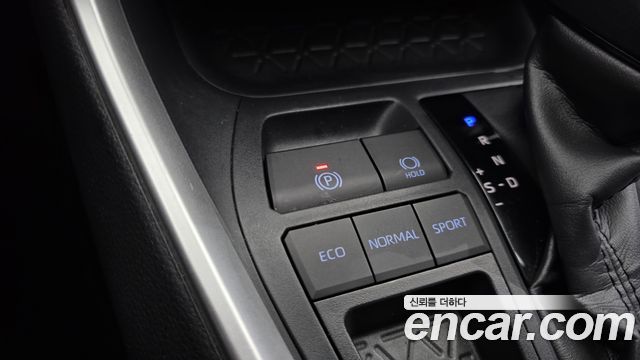 Toyota RAV4 2019 — photo 19