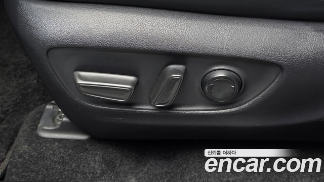 Toyota RAV4 2019 — photo 24