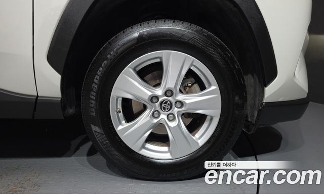 Toyota RAV4 2019 — photo 7