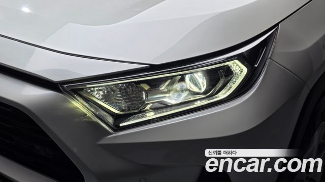 Toyota RAV4 2019 — photo 8
