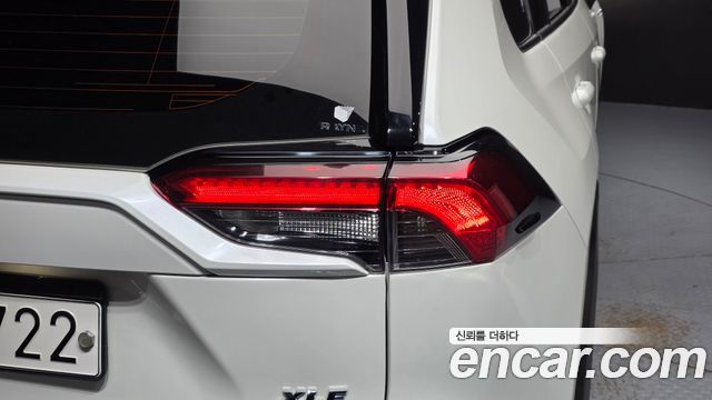 Toyota RAV4 2019 — photo 9