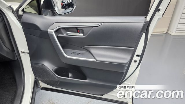 Toyota RAV4 2019 — photo 14