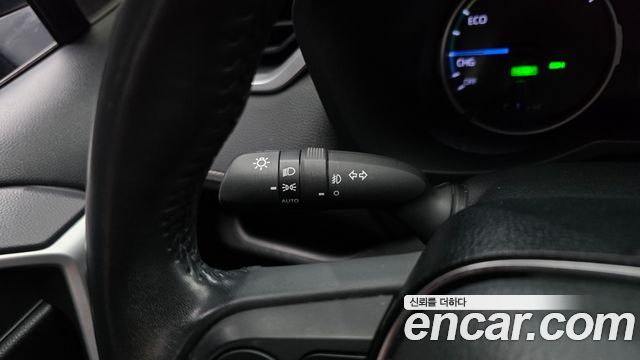 Toyota RAV4 2019 — photo 27