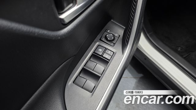 Toyota RAV4 2019 — photo 28