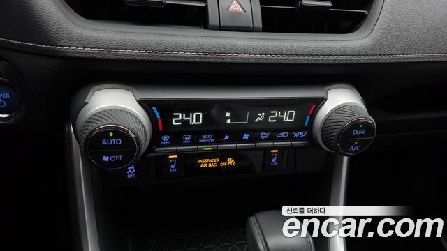 Toyota RAV4 2019 — photo 30