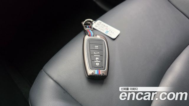 Toyota RAV4 2019 — photo 32