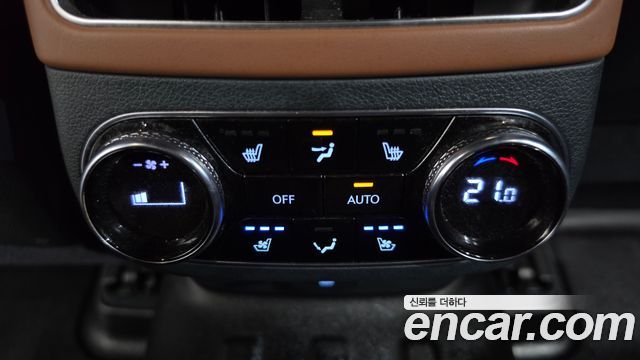 Genesis GV70 2021 — photo 24