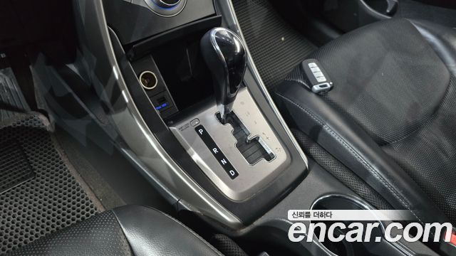 Hyundai AVANTE 2013 — photo 12