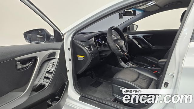 Hyundai AVANTE 2013 — photo 13