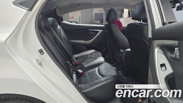 Hyundai AVANTE 2013 — photo 17