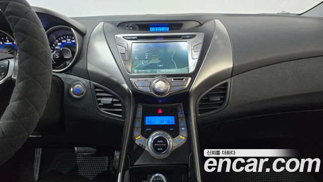 Hyundai AVANTE 2013 — photo 19