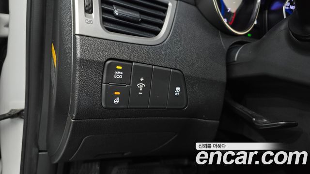Hyundai AVANTE 2013 — photo 22
