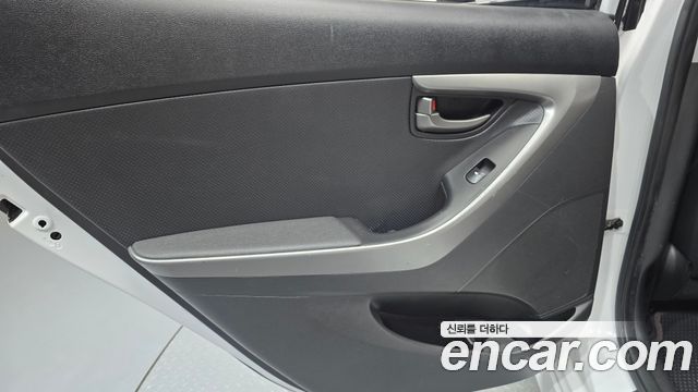 Hyundai AVANTE 2013 — photo 15