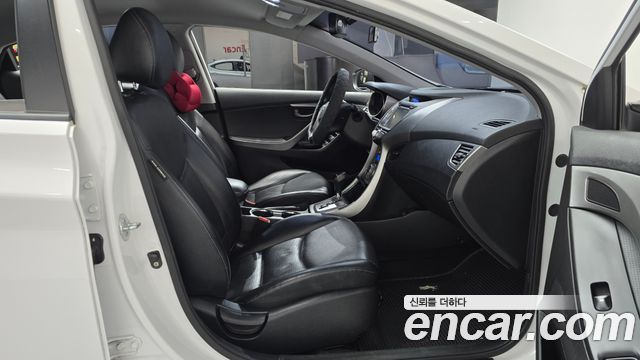 Hyundai AVANTE 2013 — photo 16