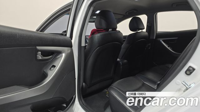 Hyundai AVANTE 2013 — photo 27