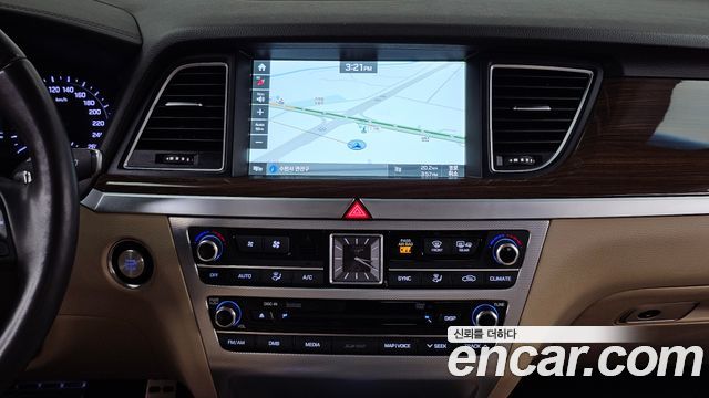 Genesis G80 2017 — photo 20