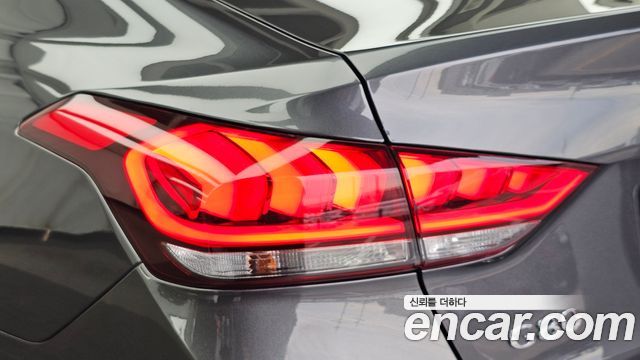 Genesis G80 2017 — photo 9