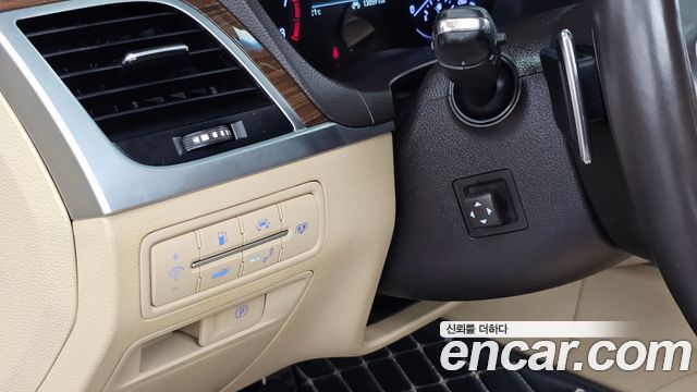 Genesis G80 2017 — photo 28