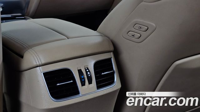 Genesis G80 2017 — photo 31