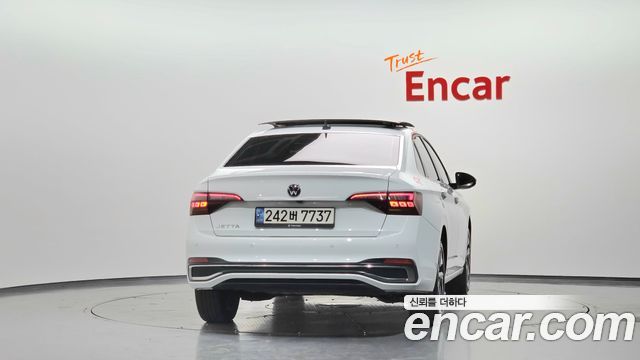 Volkswagen Jetta 2023 — photo 4