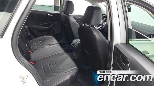 Volkswagen Jetta 2023 — photo 12