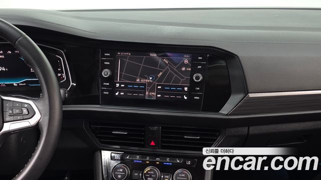 Volkswagen Jetta 2023 — photo 14