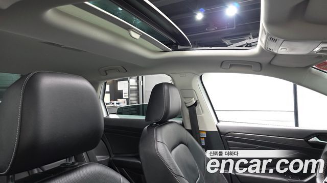 Volkswagen Jetta 2023 — photo 18