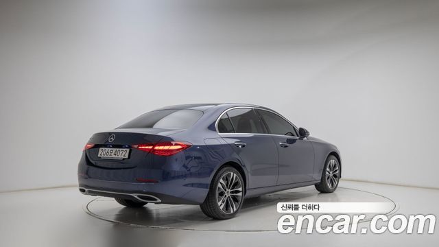 Mercedes-Benz C-Class 2025 — photo 2