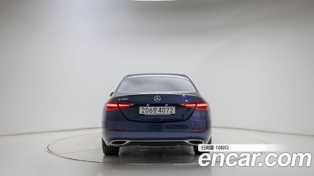 Mercedes-Benz C-Class 2025 — photo 4
