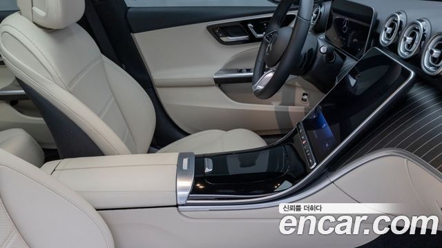 Mercedes-Benz C-Class 2025 — photo 9