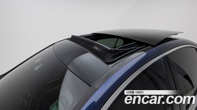 Mercedes-Benz C-Class 2025 — photo 12