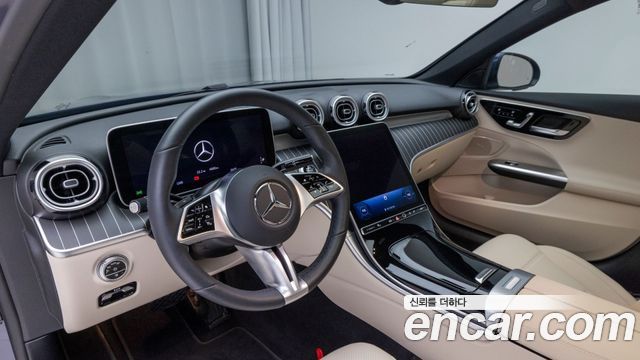 Mercedes-Benz C-Class 2025 — photo 13