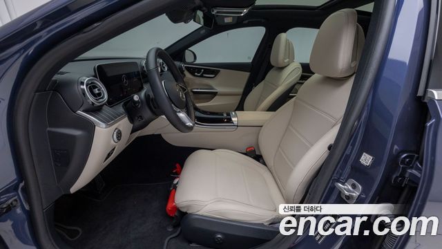 Mercedes-Benz C-Class 2025 — photo 14