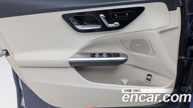 Mercedes-Benz C-Class 2025 — photo 15