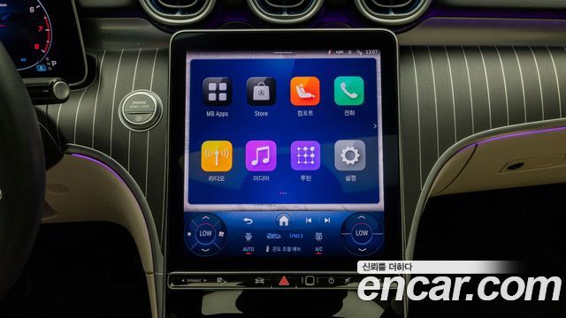 Mercedes-Benz C-Class 2025 — photo 16